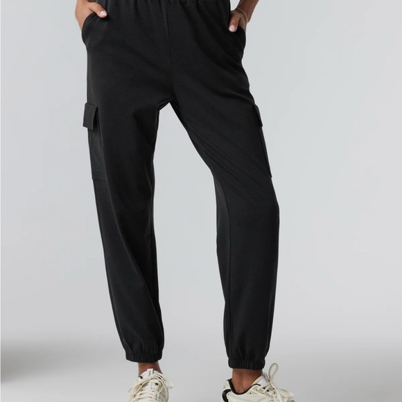 Vuori Boyfriend Cargo sweatpant - Picture 1 of 3